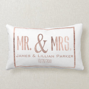 Coussin Rectangle M. et Mme roses Monogram Wedding d'or de Faux