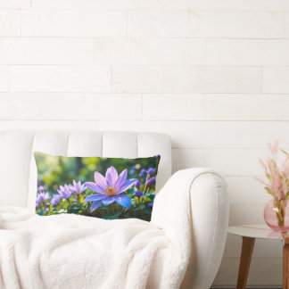 Coussin Rectangle Macro Fleurs sauvages de la forêt violette avec ro