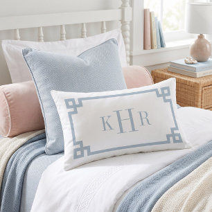 Coussin Rectangle Monogramme personnalisé à clé grecque bleue et bla
