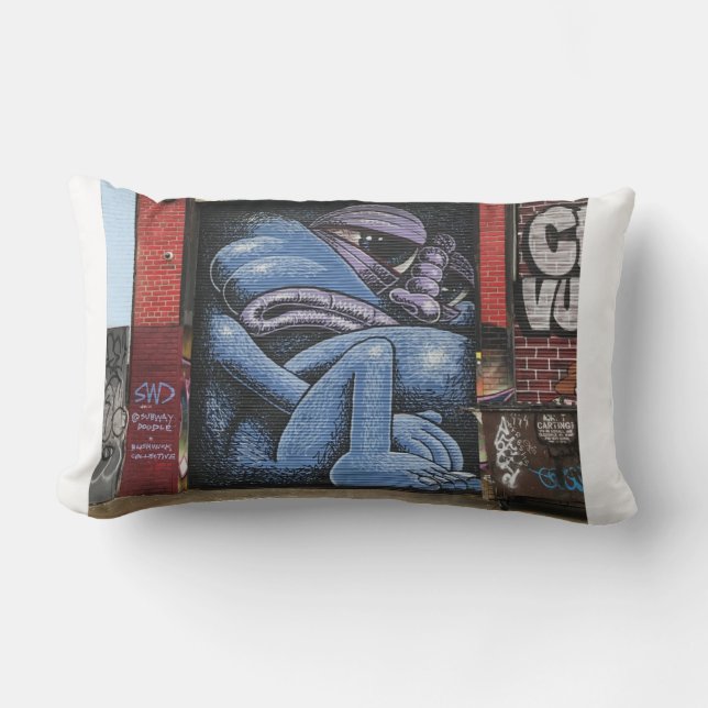 Coussin Rectangle Monstre bleu sous l'évacuation d'incendie, Brookly (Recto)
