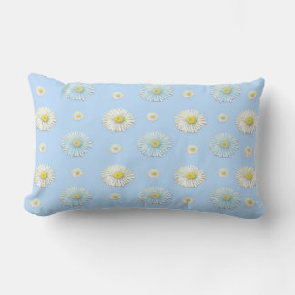 Coussin Rectangle Motif de marguerite sur fond bleu clair 
