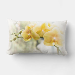 Coussin Rectangle Orchidée à papillon jaune sous le soleil