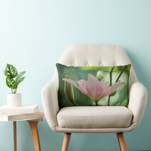 Coussin Rectangle Pink Lily-Bokeh par Shirley Taylor
