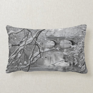 Coussin Rectangle Pont de voûte au-dessus de rivière congelée en
