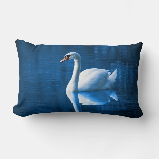Coussin Rectangle Pretty white swan floating on blue lake (Recto)