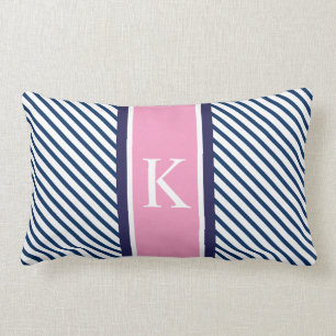 Coussin Rectangle Rayures blanches de bleu marine et monogramme rose