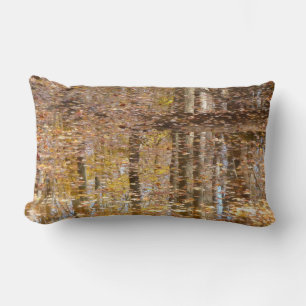 Coussin Rectangle Réflexion dans le ruisseau Still au parc Greenbelt
