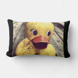 Coussin Rectangle Rubber Jaune Ducky a besoin d'un bain !