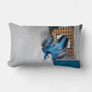 Coussin Rectangle Sittelle à poitrine blanche dans la neige - Photo