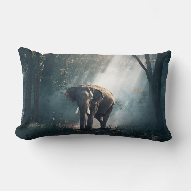 Coussin Rectangle Un éléphant asiatique dans un défrichement éclairé (Recto)