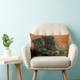 Coussin Rectangle Une paire de chaussures par Vincent van Gogh