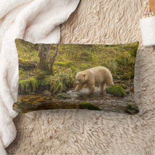 Coussin Rectangle White Spirit Bear Hunts for fish on Riordan Creek