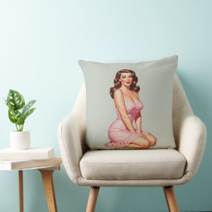 Coussin Retro Brunette Pin-up Girl en rose