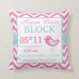 Coussin rose de faire-part de bébé bleu d'oiseau