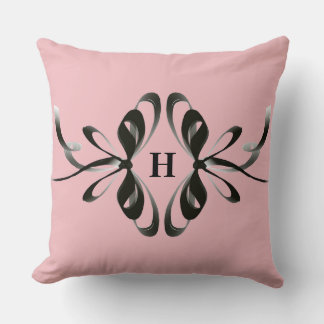 Coussin rose personnalisé avec Monogramme noir