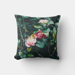 COUSSIN ROSES DANS LE JARDIN