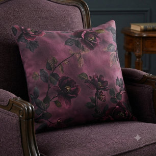 Coussin Roses élégantes sur un fond violet foncé.