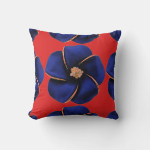 Coussin rouge avec fleurs de soie bleue