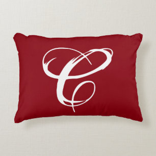 Coussin rouge "C" avec retour gris