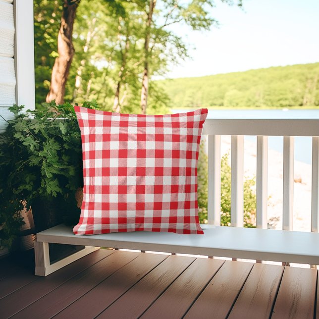 Coussin Rouge classique et blanc En vichy plaid (Classic Red and White Gingham Plaid Porch Pillow)