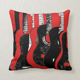 Coussin rouge et noir de guitares