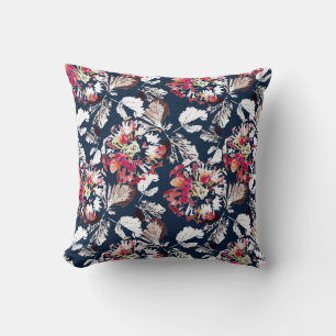 Coussin Rouge, fleurs blanches sur bleu.