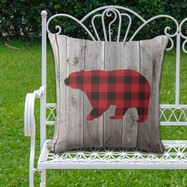 Coussin ruodland barn wood red buffalo plaid bear (rustic woodland barn wood red buffalo plaid bear outdoor pillow)