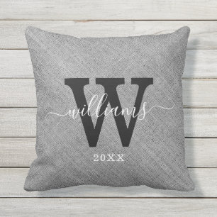 Coussin Rustic Grey Burlap Nom du script Famille Monogramm