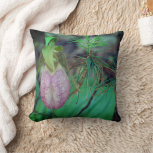 Coussin S sabot de dame rose sauvage et conifères