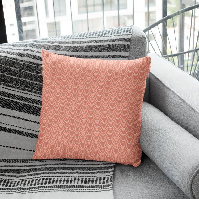 Coussin Salmon Pink Japanese Wave Geometric Pattern (Créateur téléchargé)