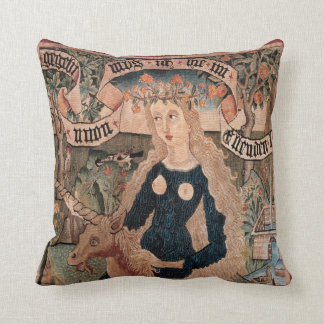 Coussin sauvage de femme et de licorne