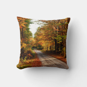Coussin Sentier boisé avec feuillage d'automne