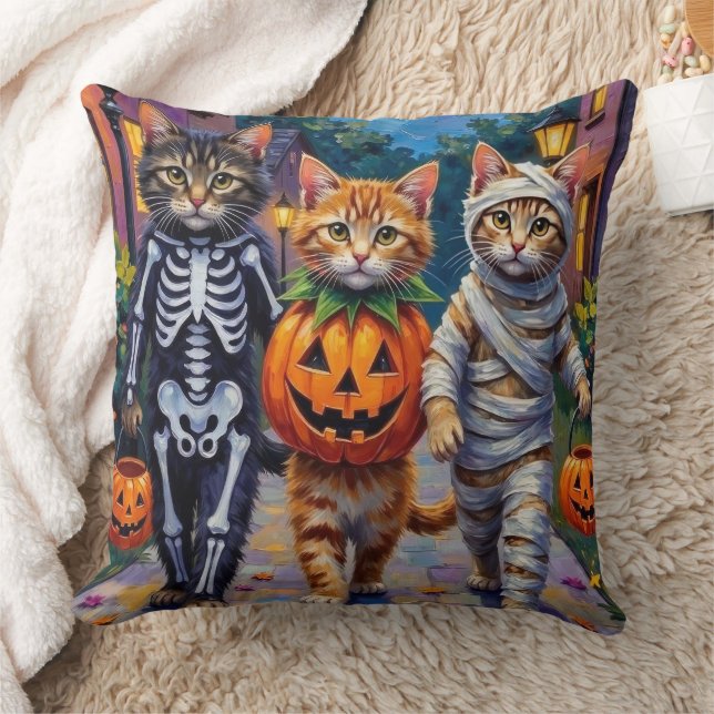 Coussin Siberian Cats Trick-or-Treating Halloween Costumes (Couverture)