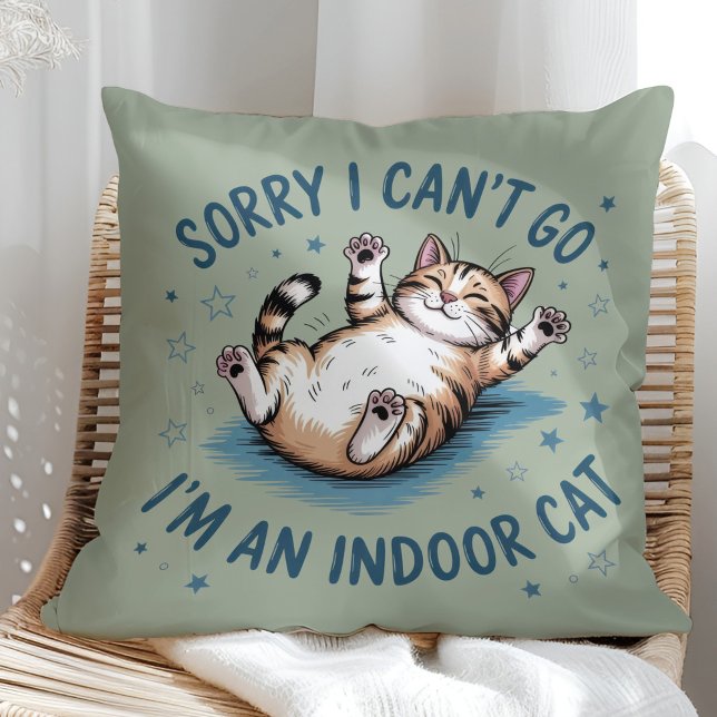 Coussin "Sorry I Can't Go, I'm an Indoor Cat" Funny ("Sorry I Can't Go, I'm an Indoor Cat" Funny Throw Pillow in a sunny boho rattan chair)