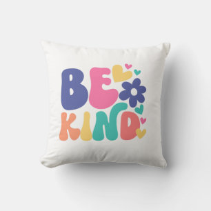 Coussin Soyez doux et coloré avec les coeurs et la fleur