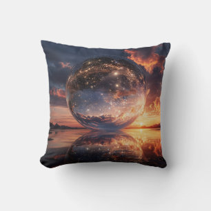 Coussin Sphère réfléchissante surréaliste contenant des ét
