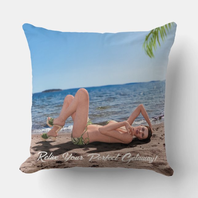 Coussin Spring Break Girl Lying on Sandy Beach (Recto)