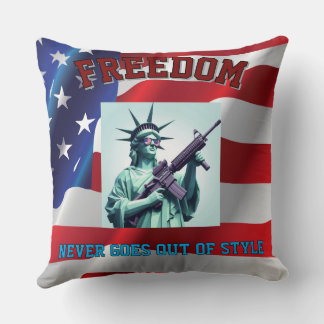 Coussin Statue of Liberty Patriotic Sunglasses M4 Rifle 