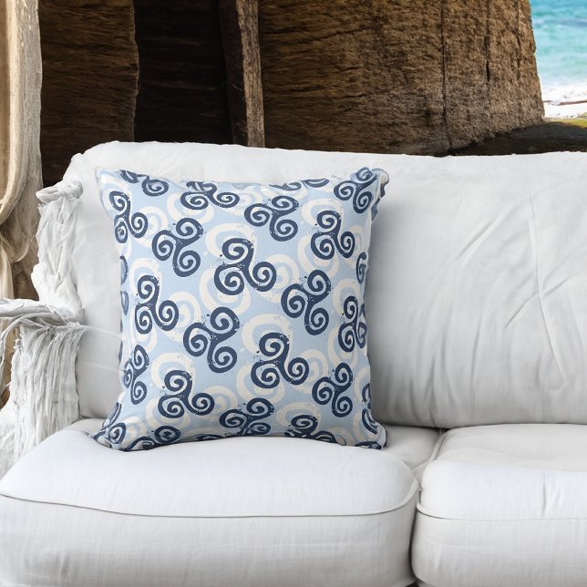Coussin Symbole de Triskele celtique de Blues Nautica (Créateur téléchargé)