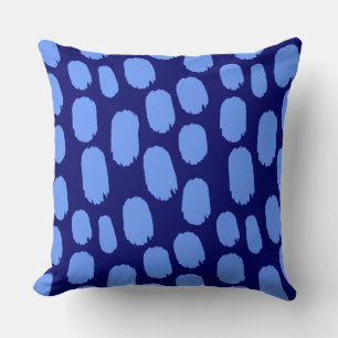 Coussin Taches peintes en gras - Bleu bébé sur Bleu foncé 