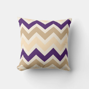 Coussin Tan, Eggplant Purple et Ivory Chevron Motif