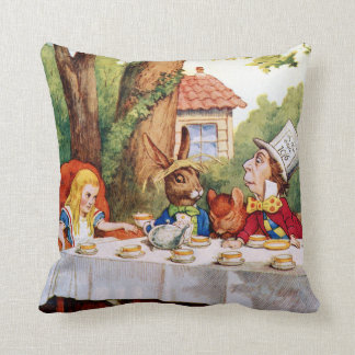 Coussin Tea Party de Mad Hatter au pays des merveilles