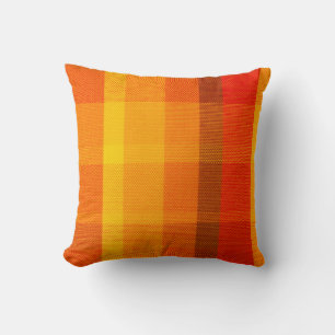 Coussin texture rapprochée avec un tissu à damiers 