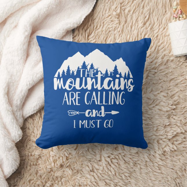 Coussin The Mountains Are Calling and I Must Go Blue White (Couverture)