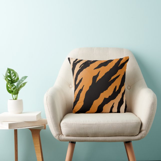 Coussin Tiger Stripe design on throw cushion (Chaise)