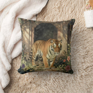 Coussin Tigre Majestueux Marchant à travers les Dunes Anci