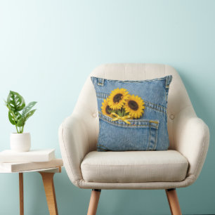 Coussin Tournesols jaunes dans une poche de jean bleu