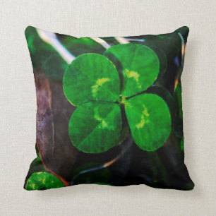 Coussin Trèfle de feuille du vert quatre chanceux