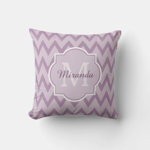 Coussin Trendy Purple Chevron Zigzag Nom et monogramme