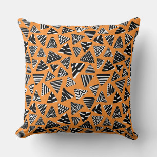 Coussin Triangles 240121 - Noir et blanc sur orange